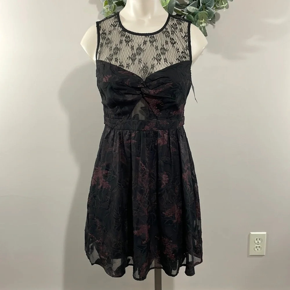 NWT BCBGeneration Sleeveless Sheer Floral Overlay Lace Top Dress Black 0